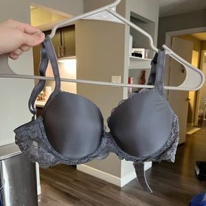 Victoria’s Secret Demi bra 32DD